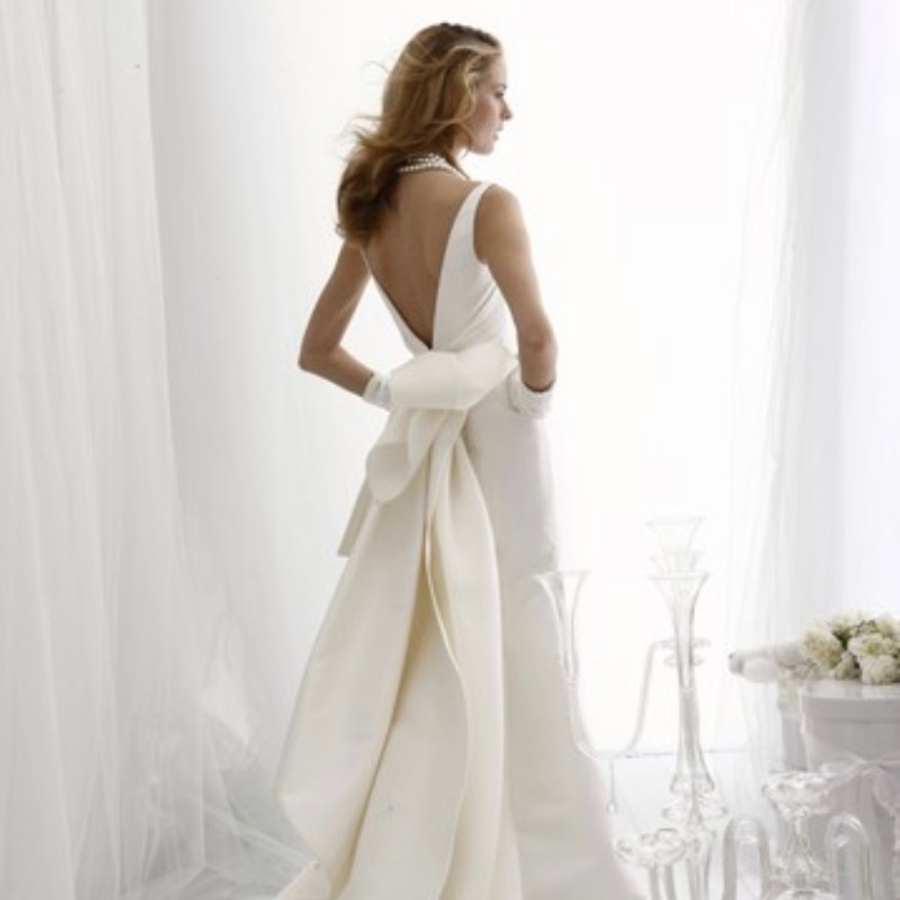Le Spose di Gio modern wedding dress US 6 (altered to a 4)